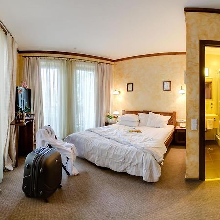 Pid Templem Hotel Ivano-Frankivs'k Esterno foto