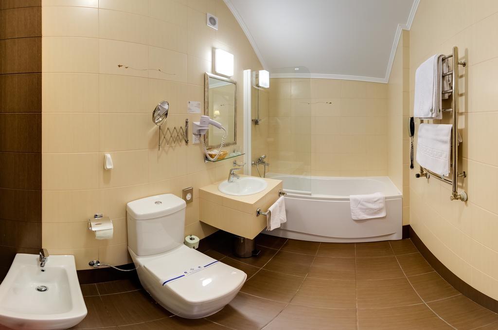 Pid Templem Hotel Ivano-Frankivs'k Esterno foto