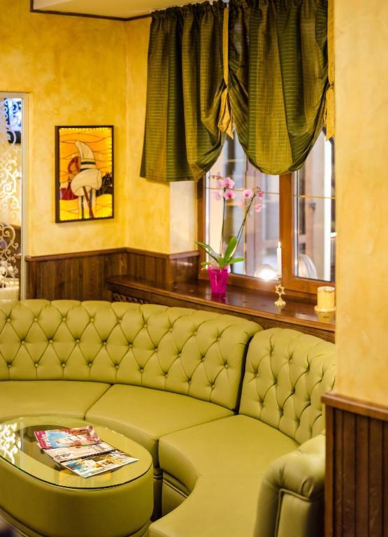 Pid Templem Hotel Ivano-Frankivs'k Esterno foto