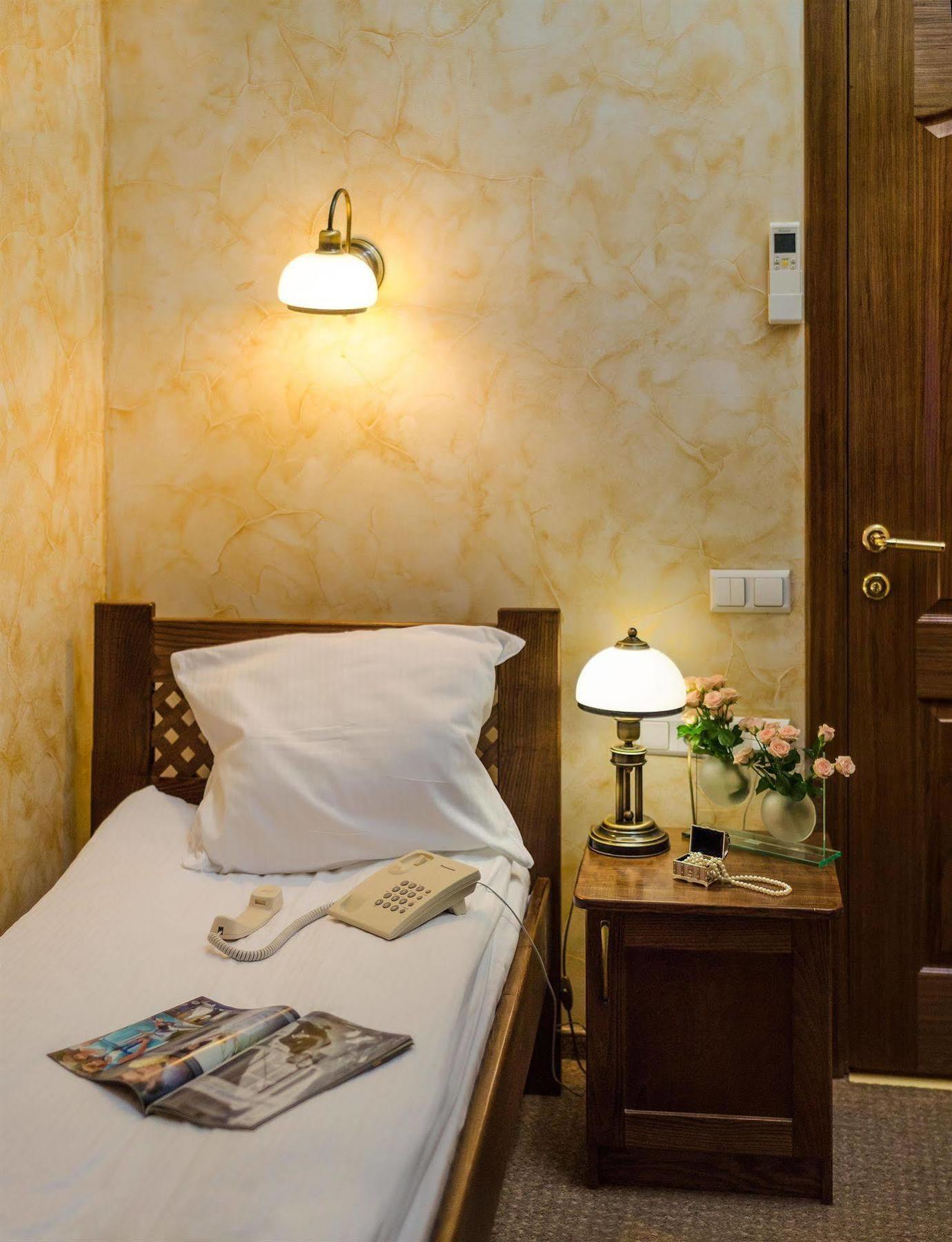 Pid Templem Hotel Ivano-Frankivs'k Esterno foto