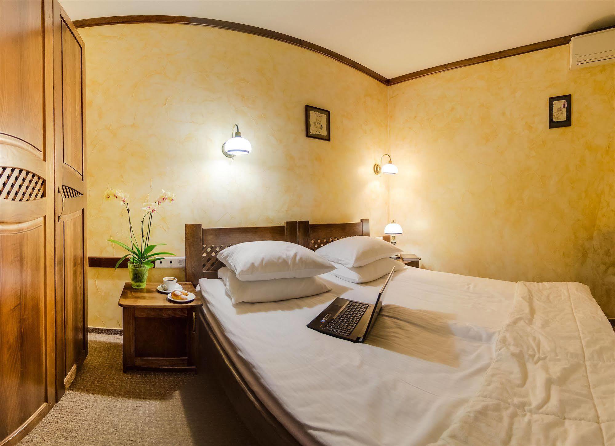 Pid Templem Hotel Ivano-Frankivs'k Esterno foto