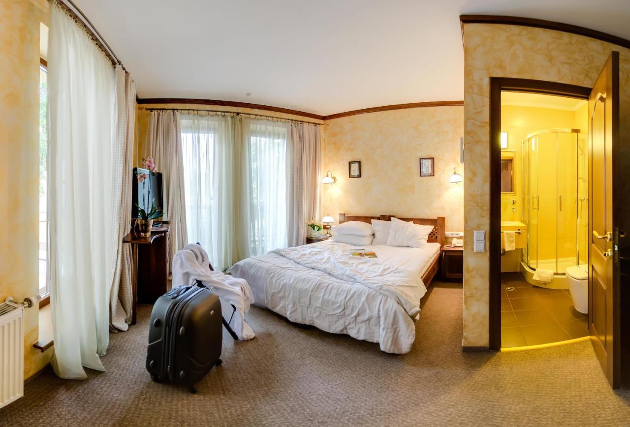 Pid Templem Hotel Ivano-Frankivs'k Esterno foto